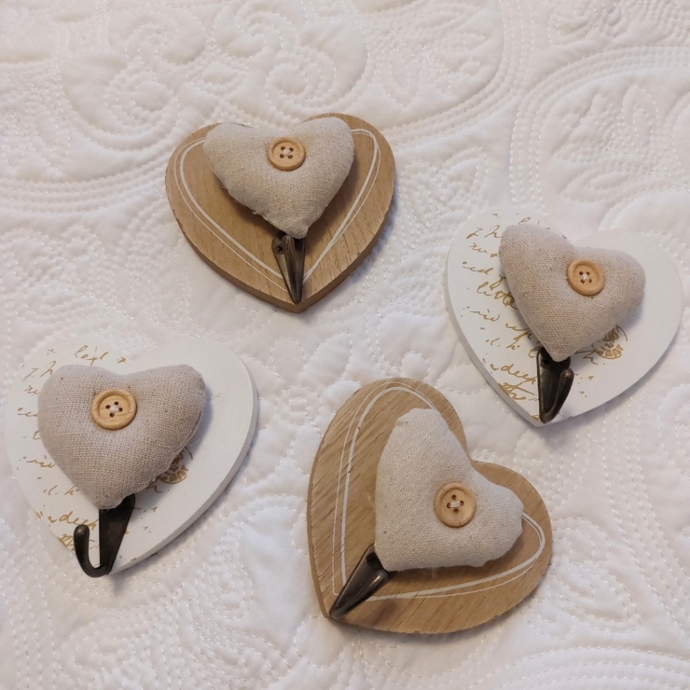 🌷♡ Adorable heart hooks ♡ linen look wall hangings, set of 4, Bouclair